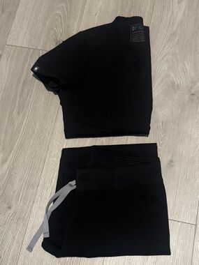 Figs Black Women's Livingston Scrub Pants, XXS top, XSP bottom